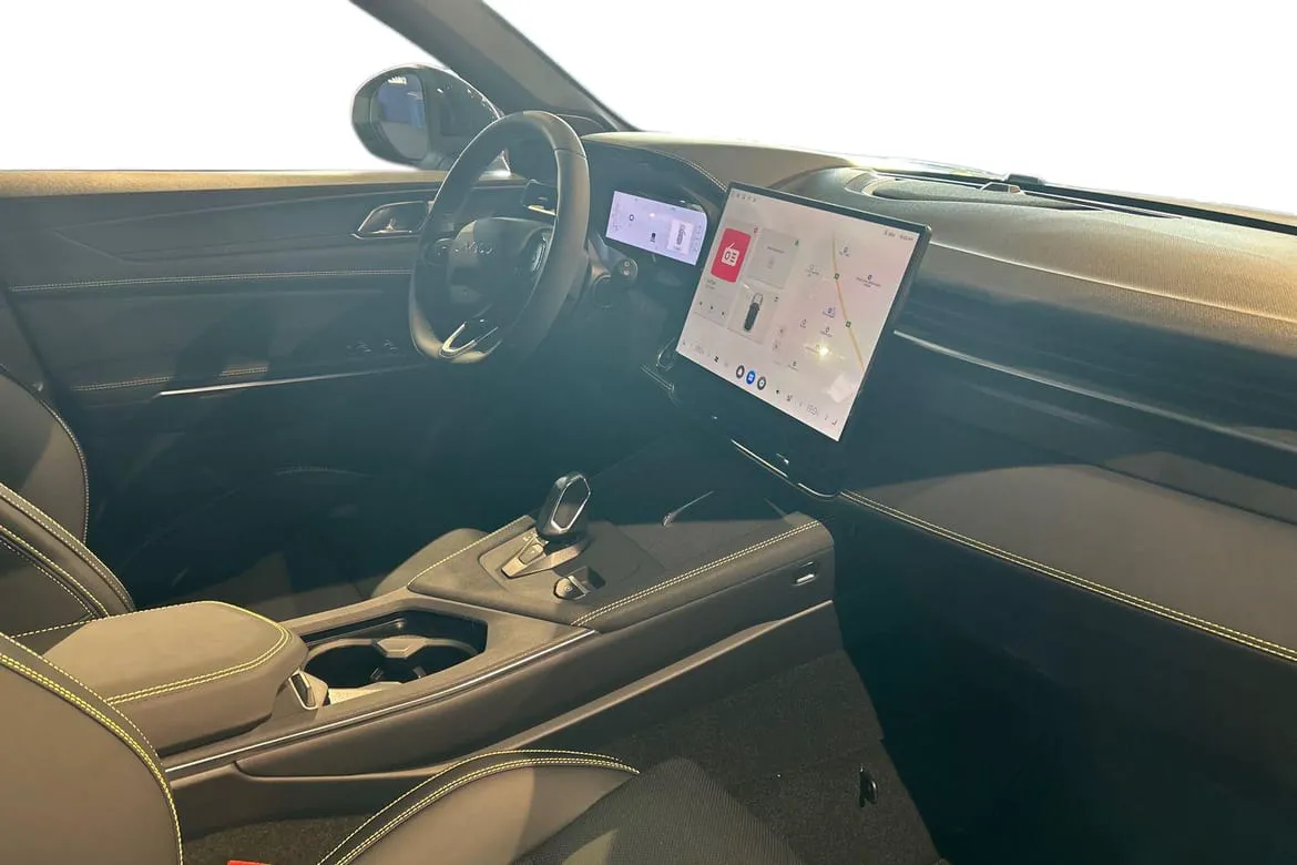 Vehicle image 6