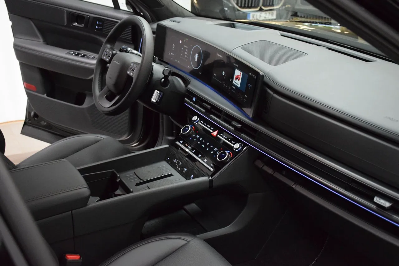 Vehicle image 23