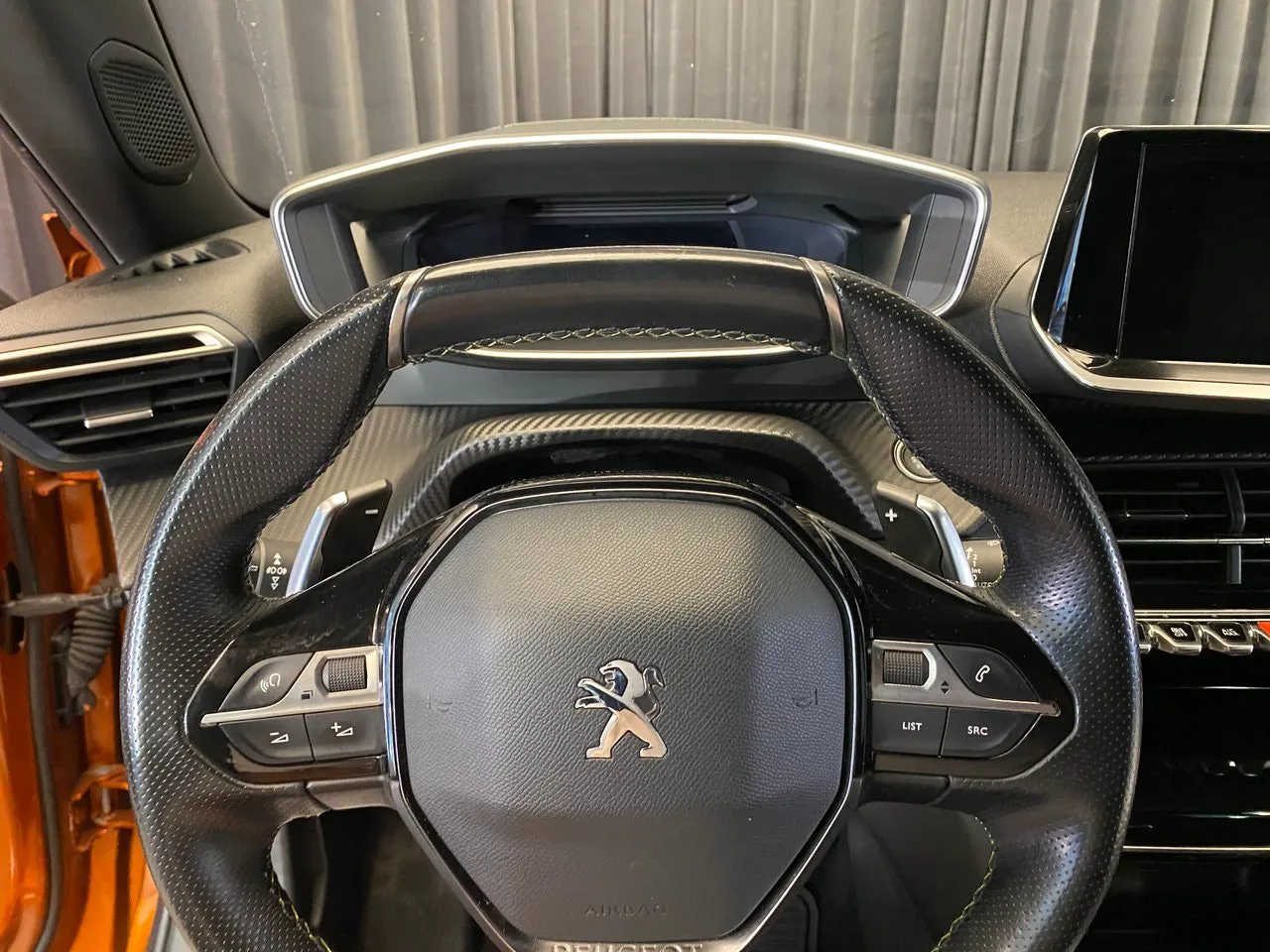 Vehicle image 32