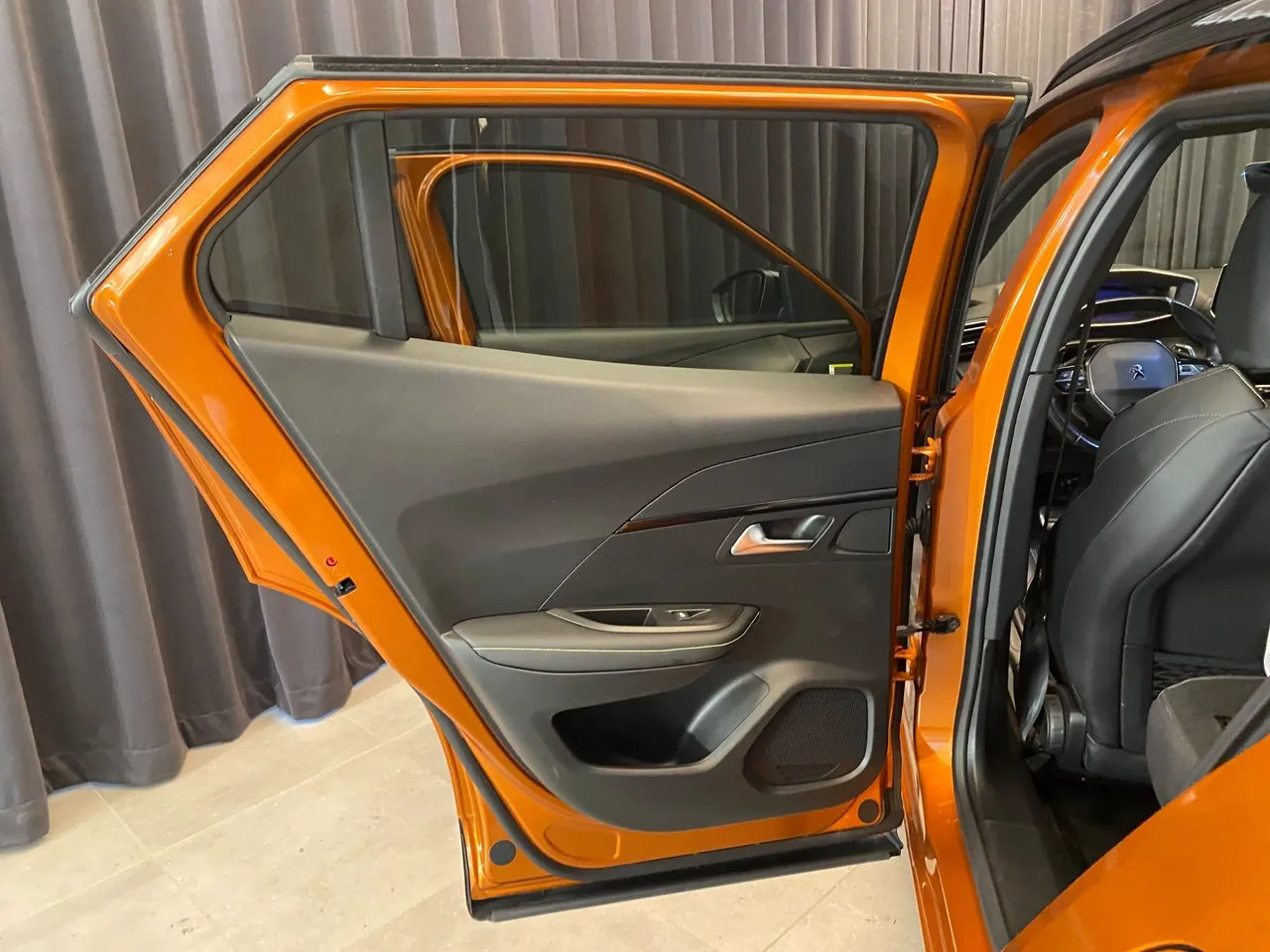 Vehicle image 20