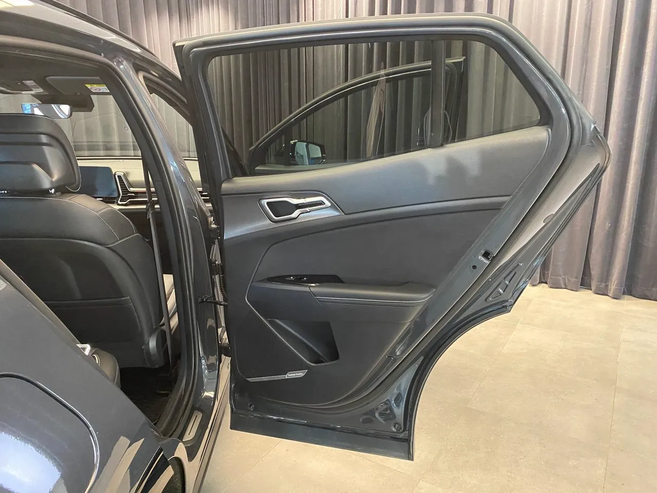 Vehicle image 35