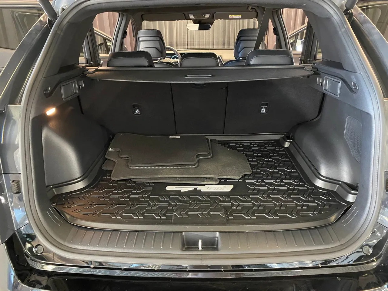 Vehicle image 32