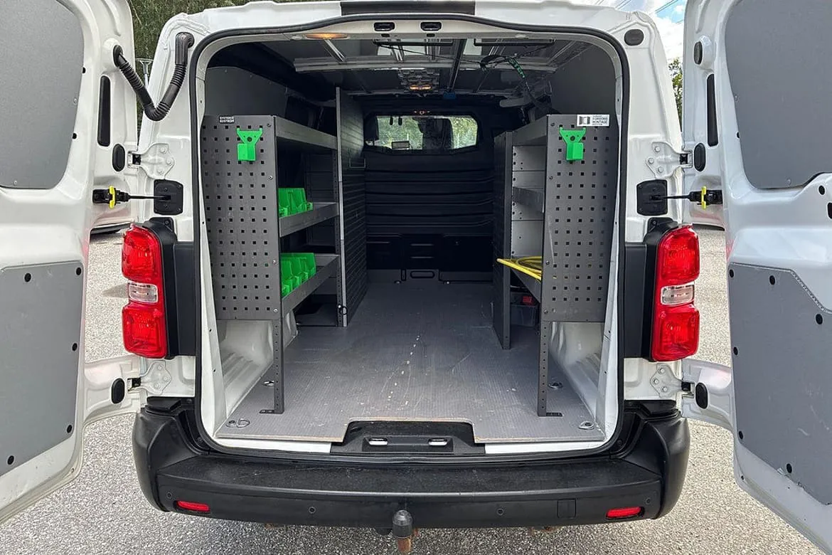 Vehicle image 17