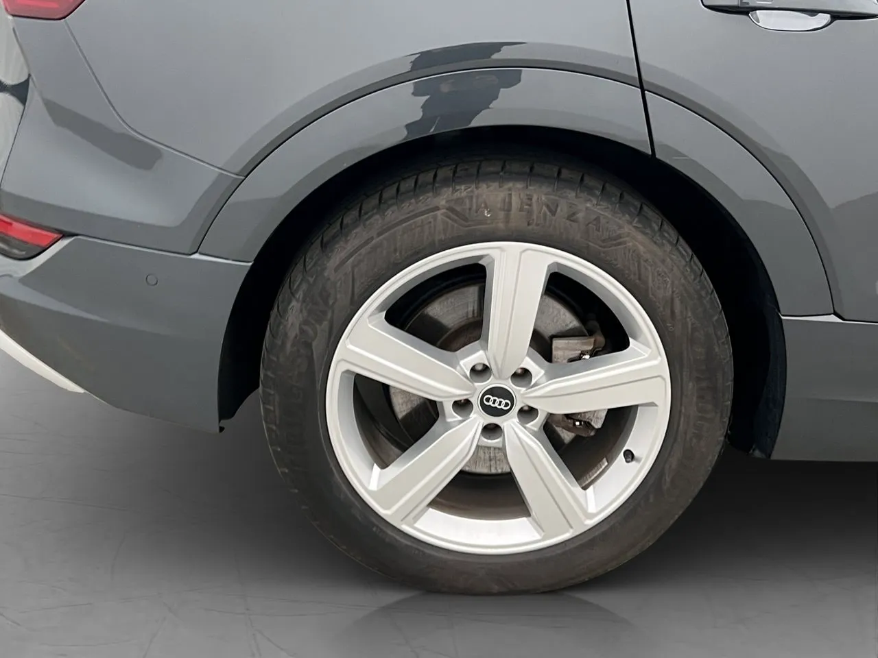 Vehicle image 30