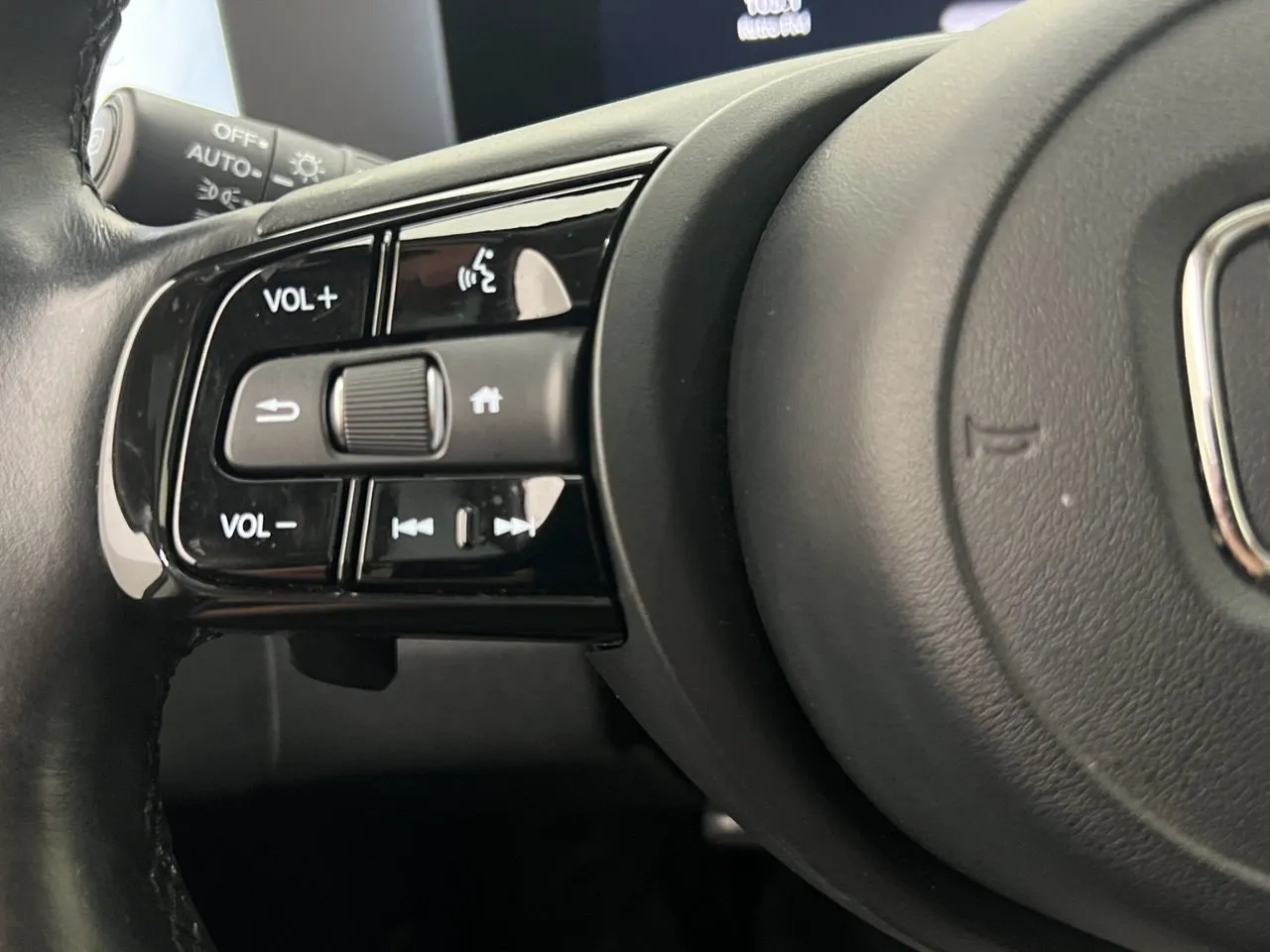 Vehicle image 26
