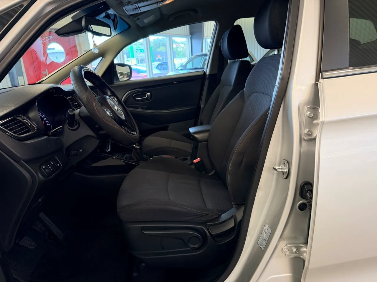 Vehicle image 7