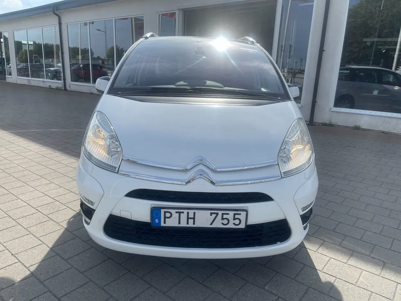 Vehicle image 1