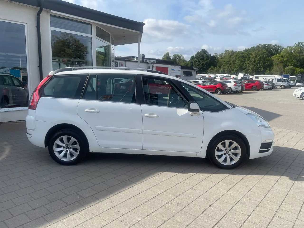 Vehicle image 3