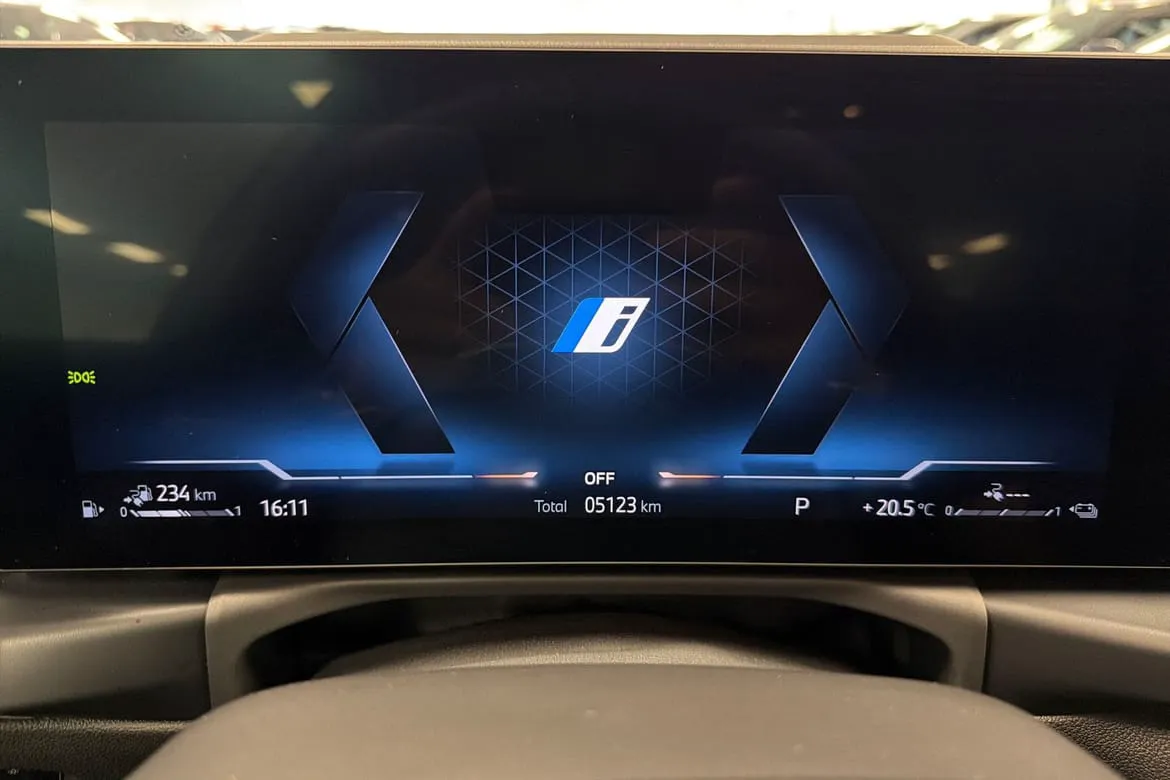 Vehicle image 15
