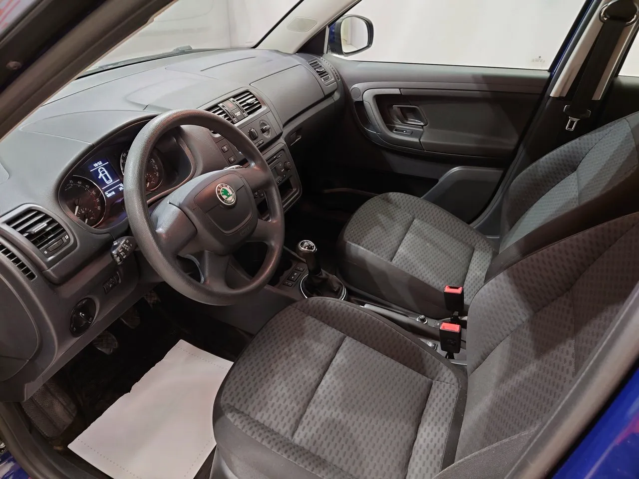 Vehicle image 6