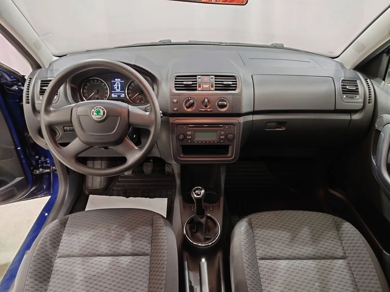 Vehicle image 7