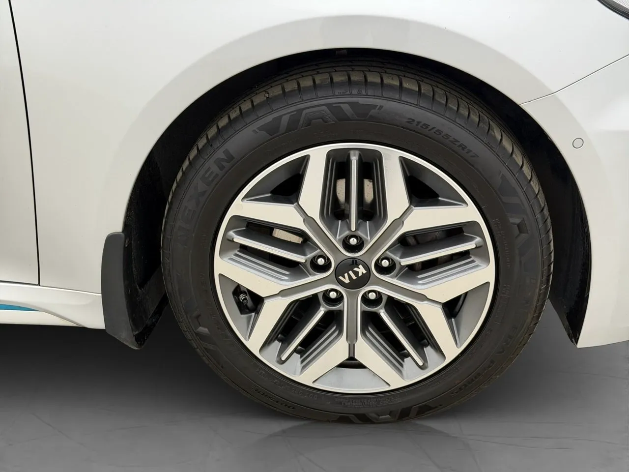 Vehicle image 30
