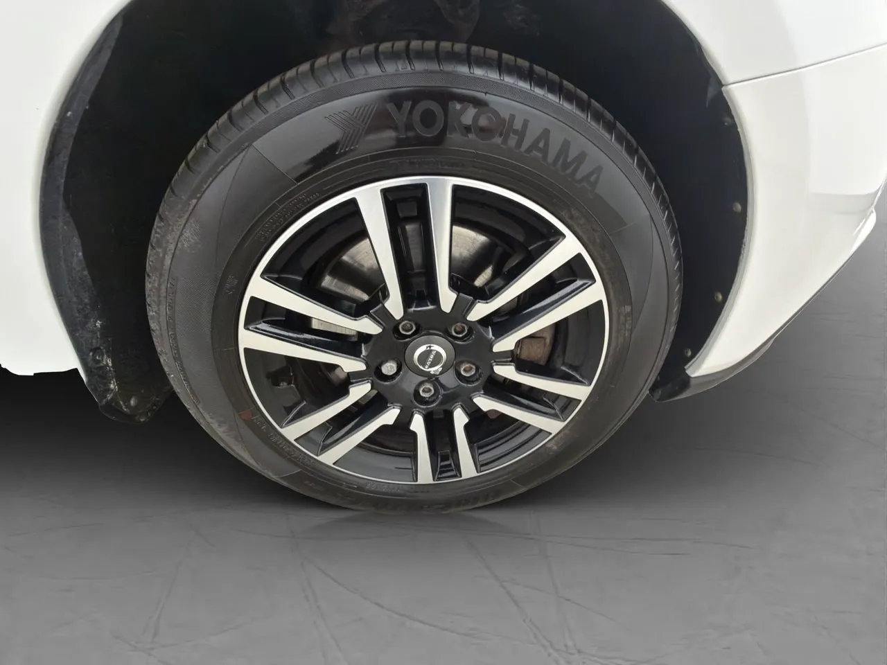 Vehicle image 32