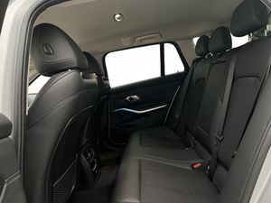 BMW 330 bild 16