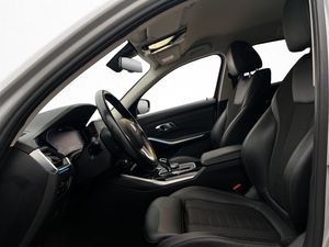 BMW 330 bild 11