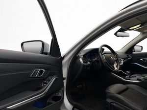 BMW 330 bild 10