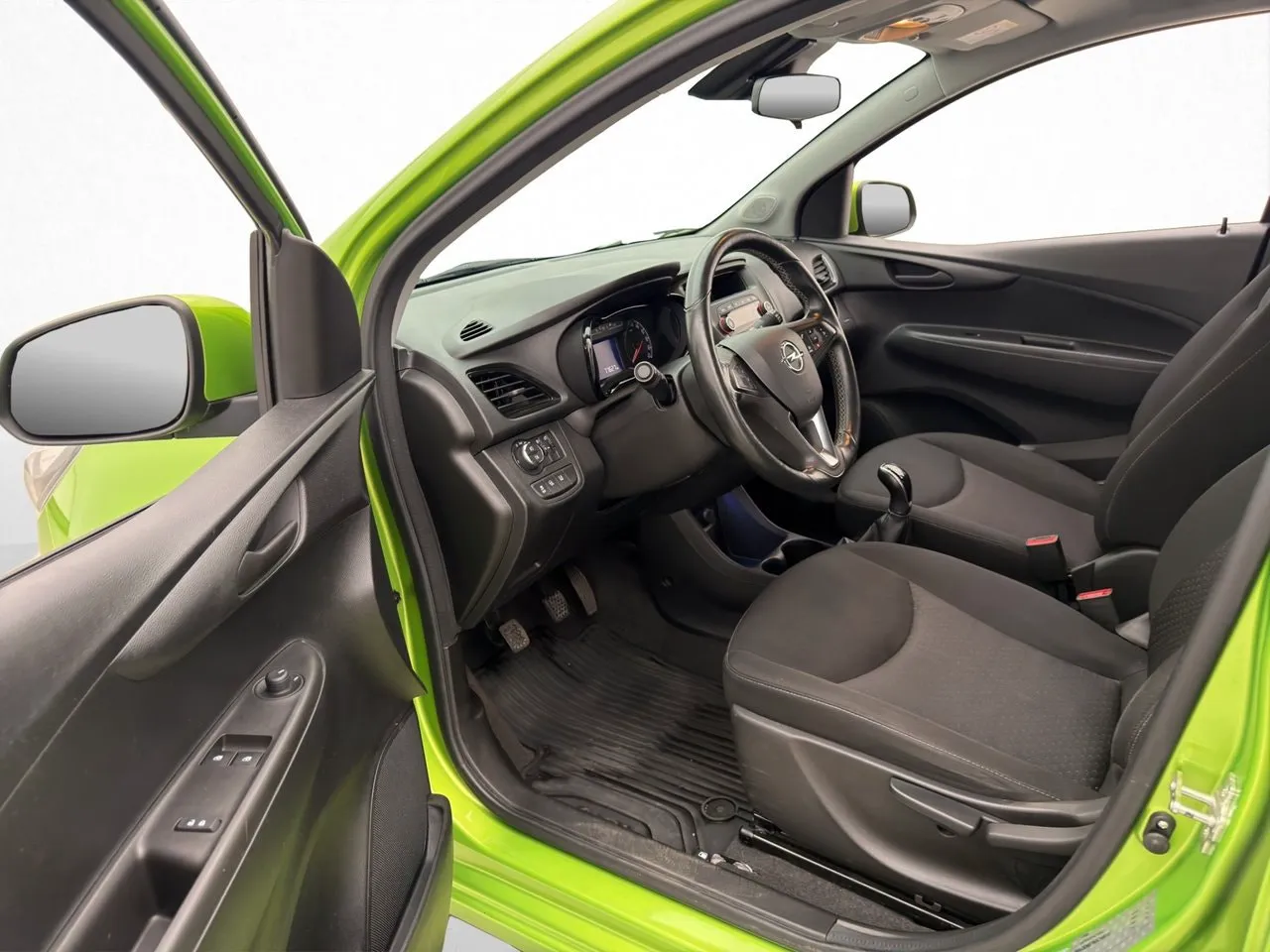 Vehicle image 15