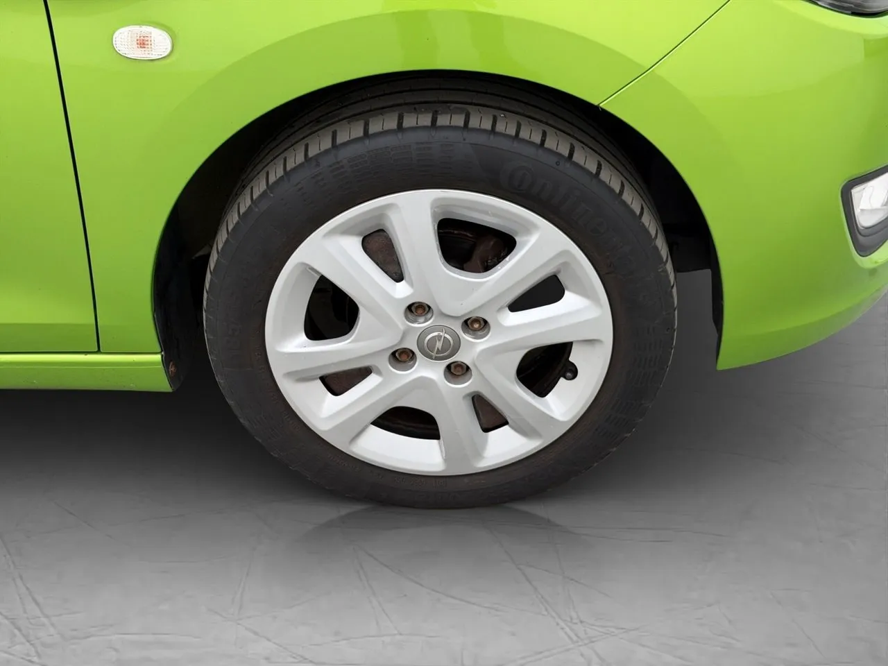 Vehicle image 21