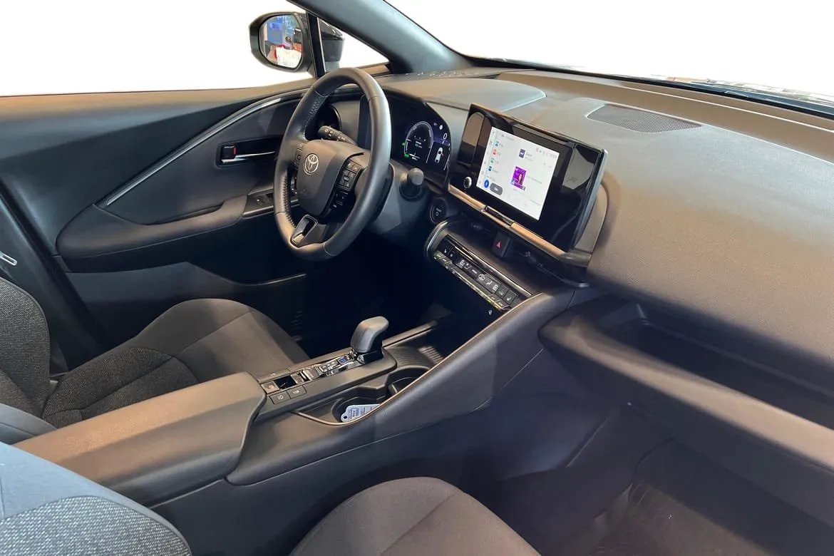 Vehicle image 6