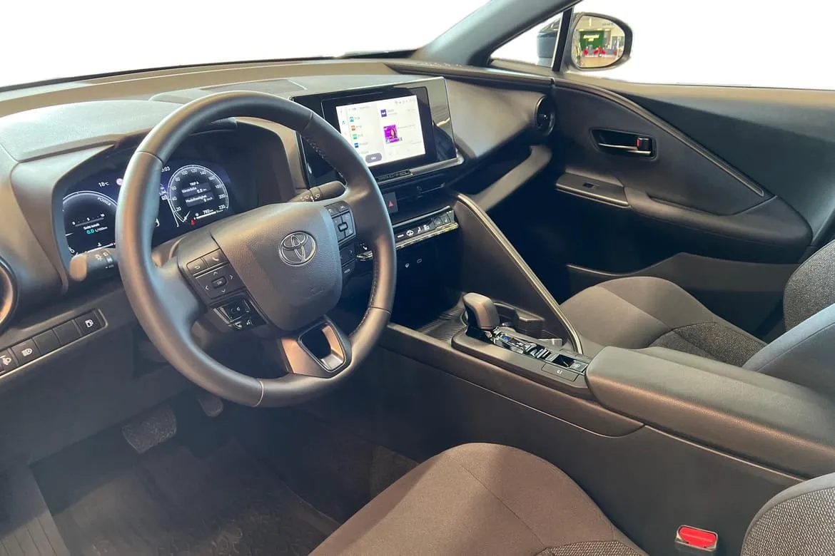 Vehicle image 12