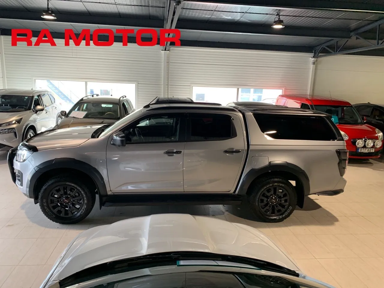 Vehicle image 5