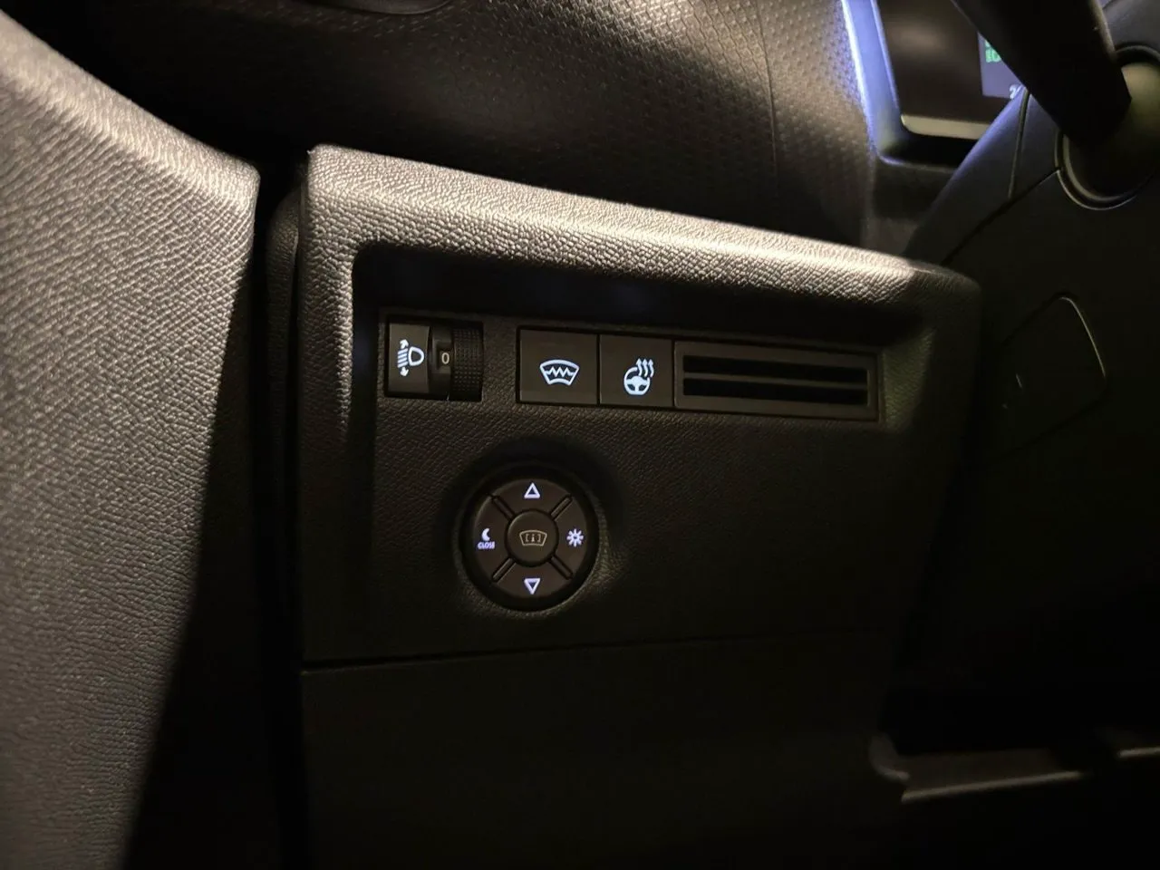 Vehicle image 24