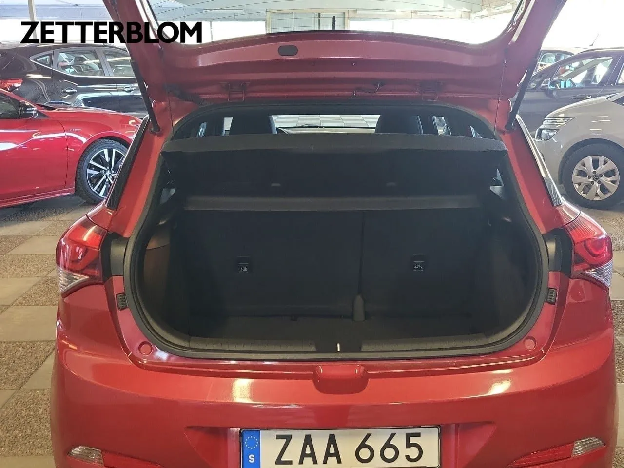 Vehicle image 5