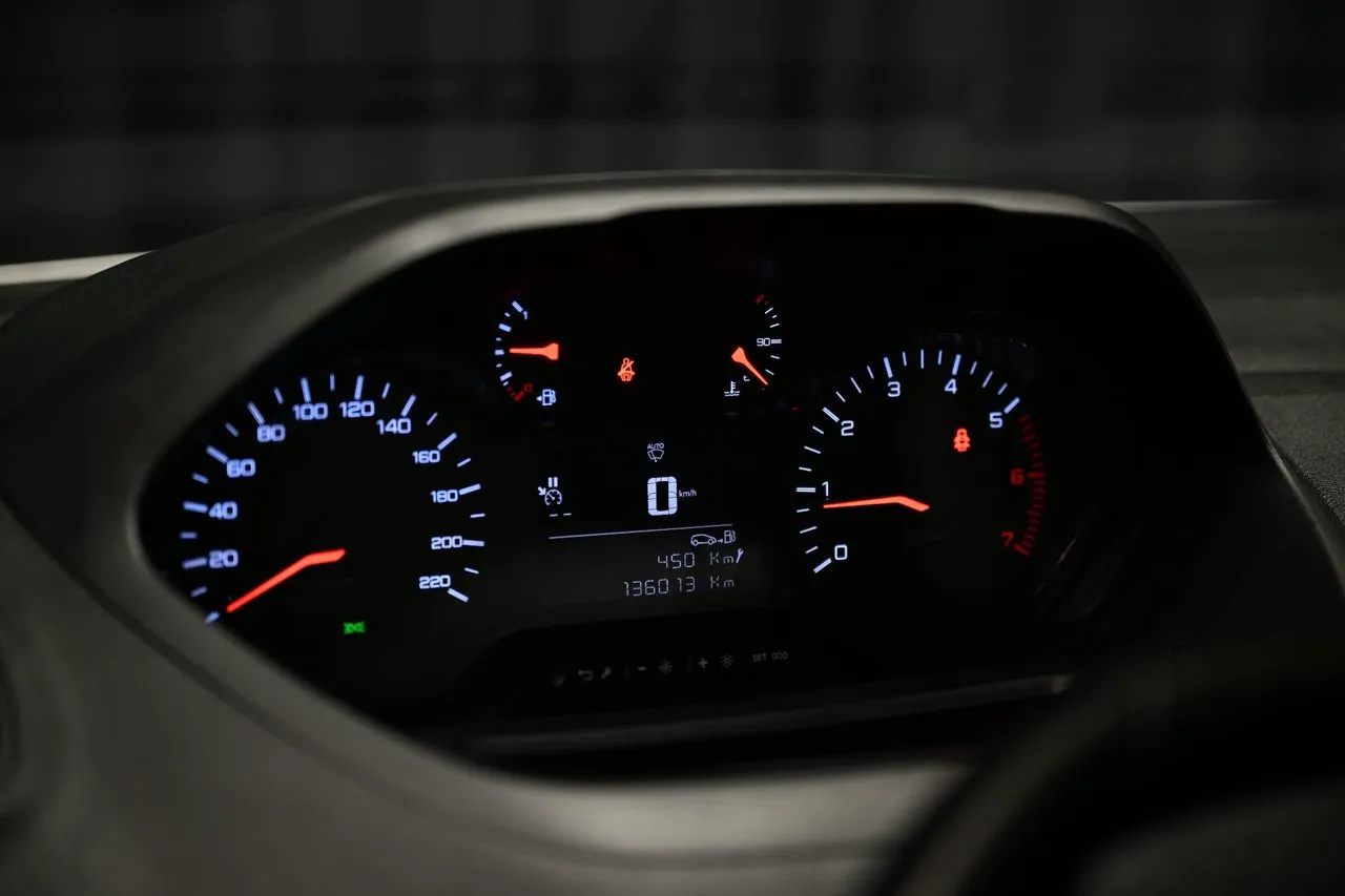 Vehicle image 15
