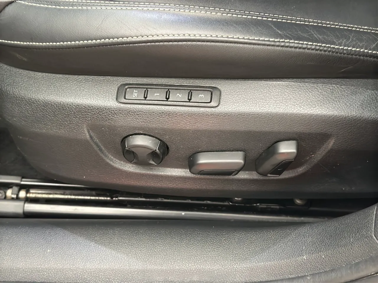 Vehicle image 26