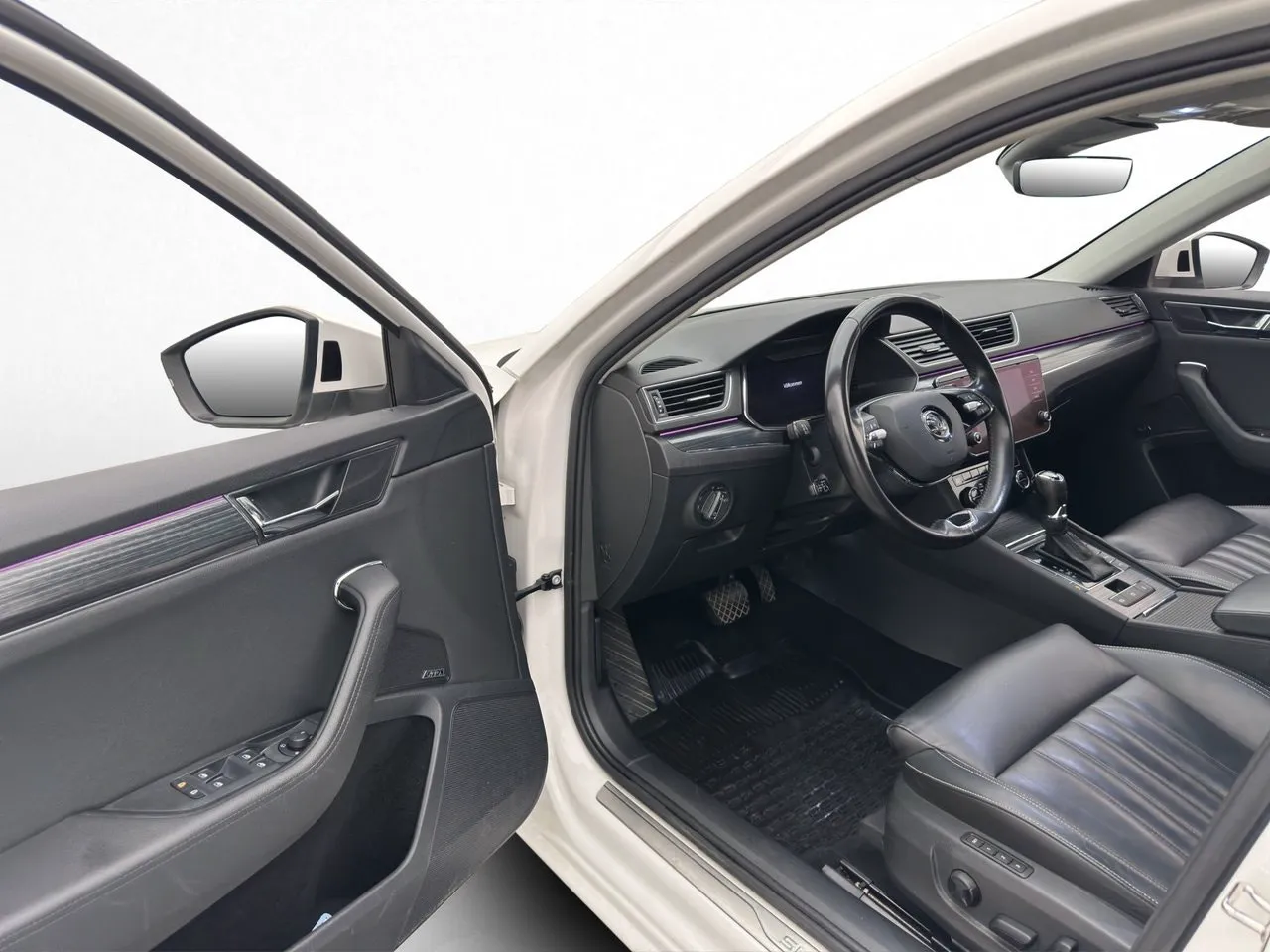 Vehicle image 14