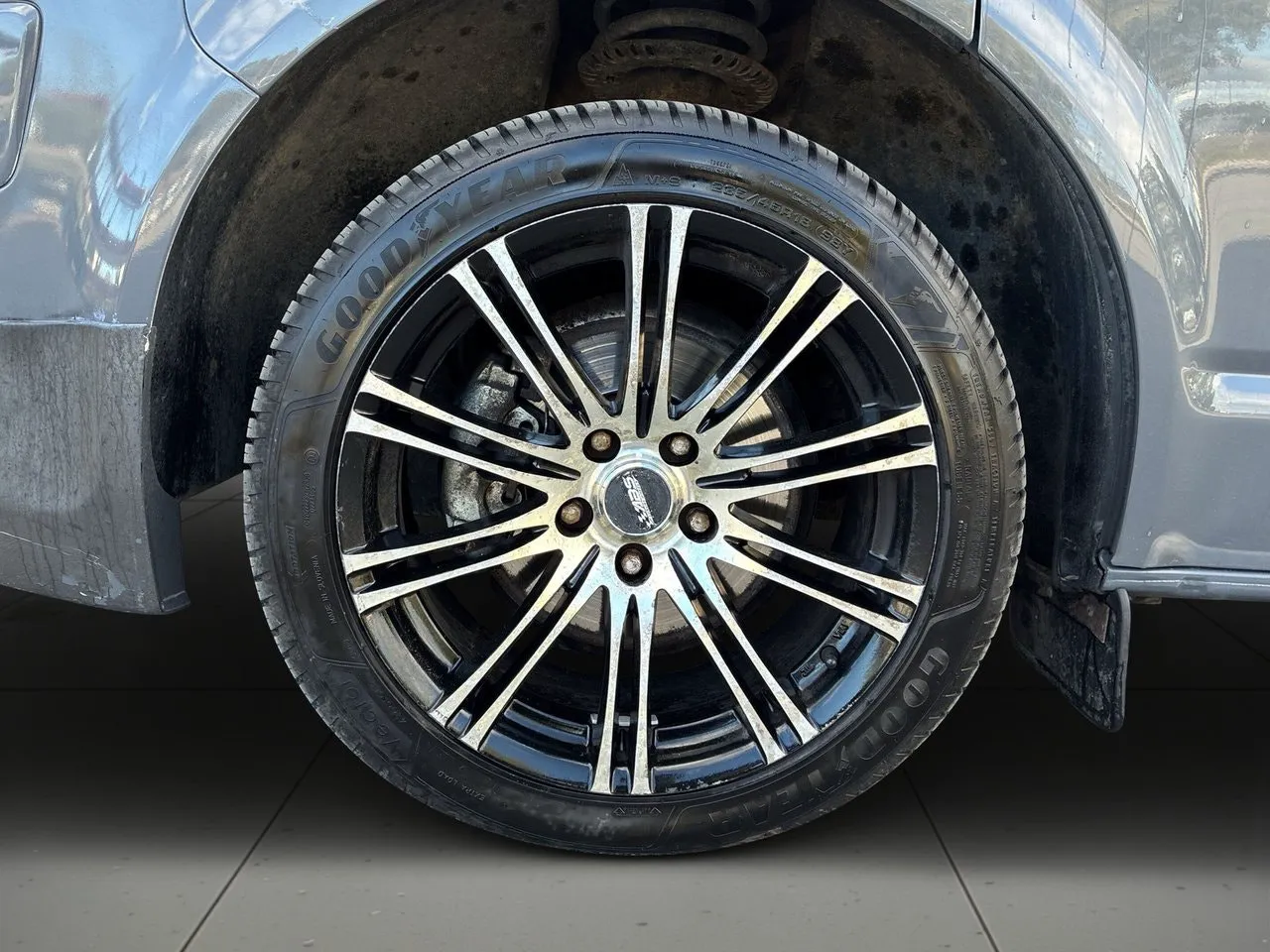 Vehicle image 13