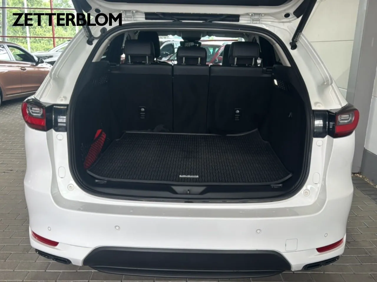 Vehicle image 5