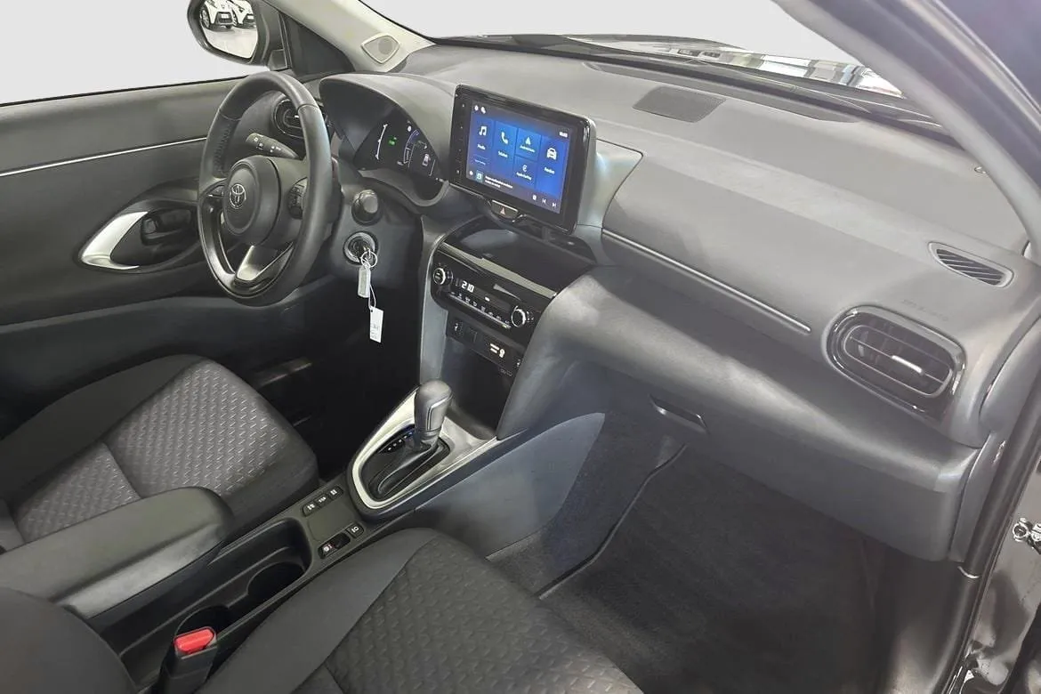 Vehicle image 6