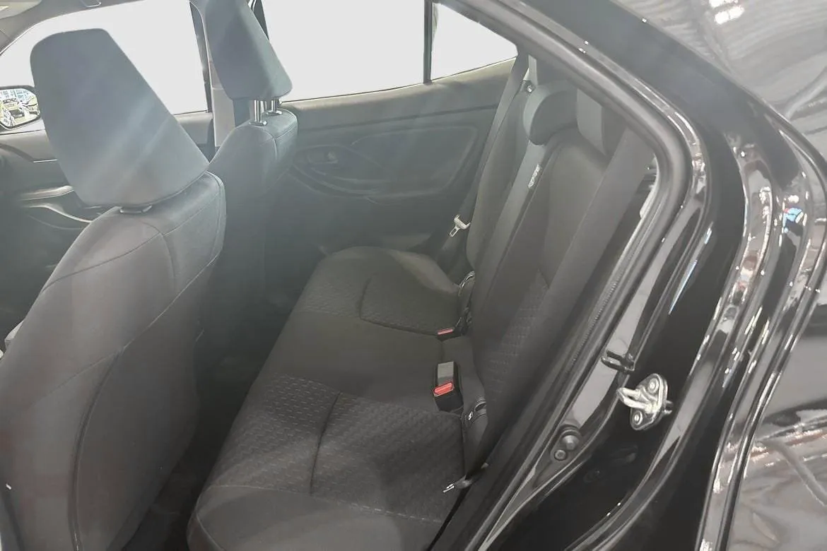 Vehicle image 7