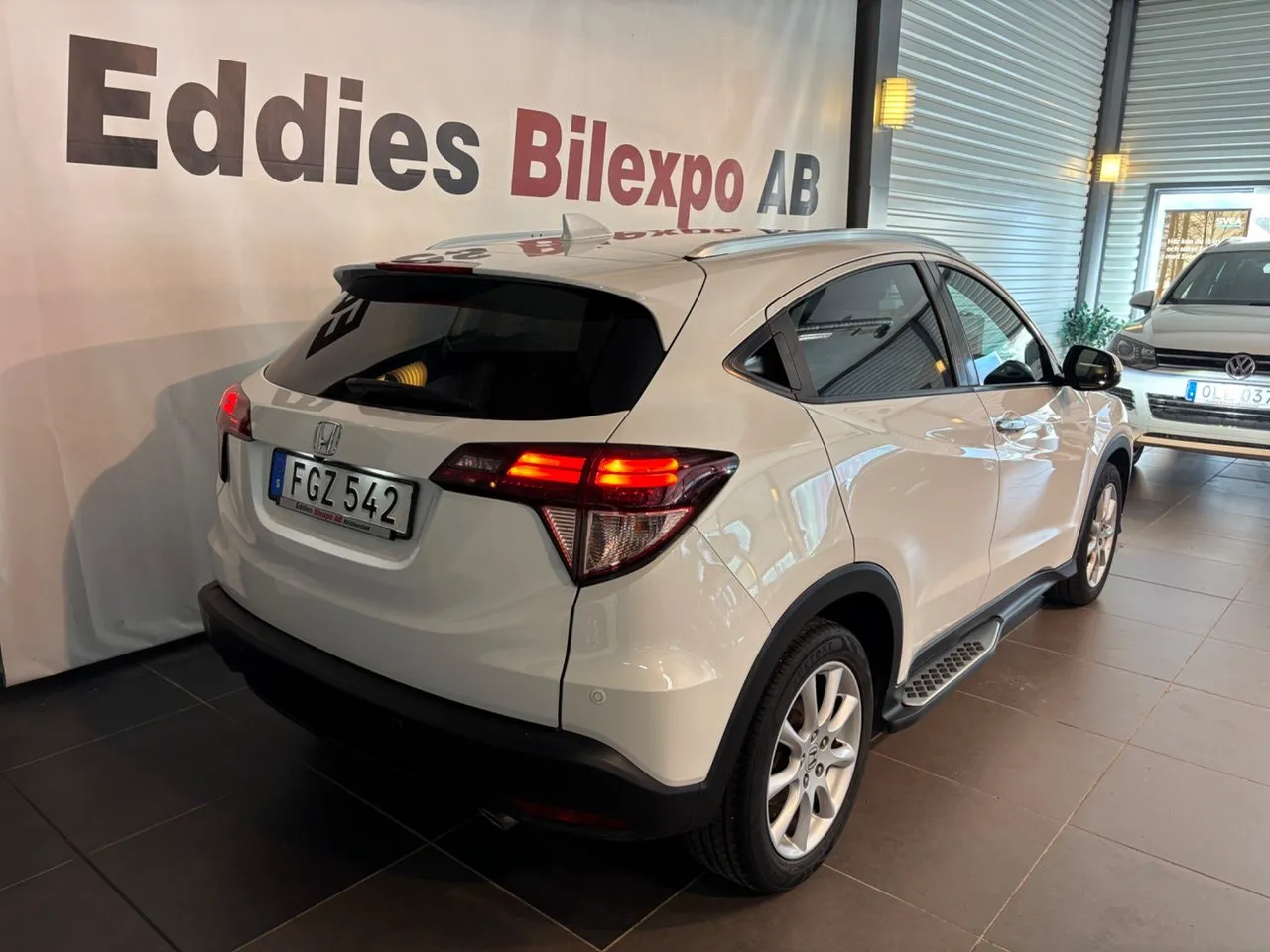 Vehicle image 3