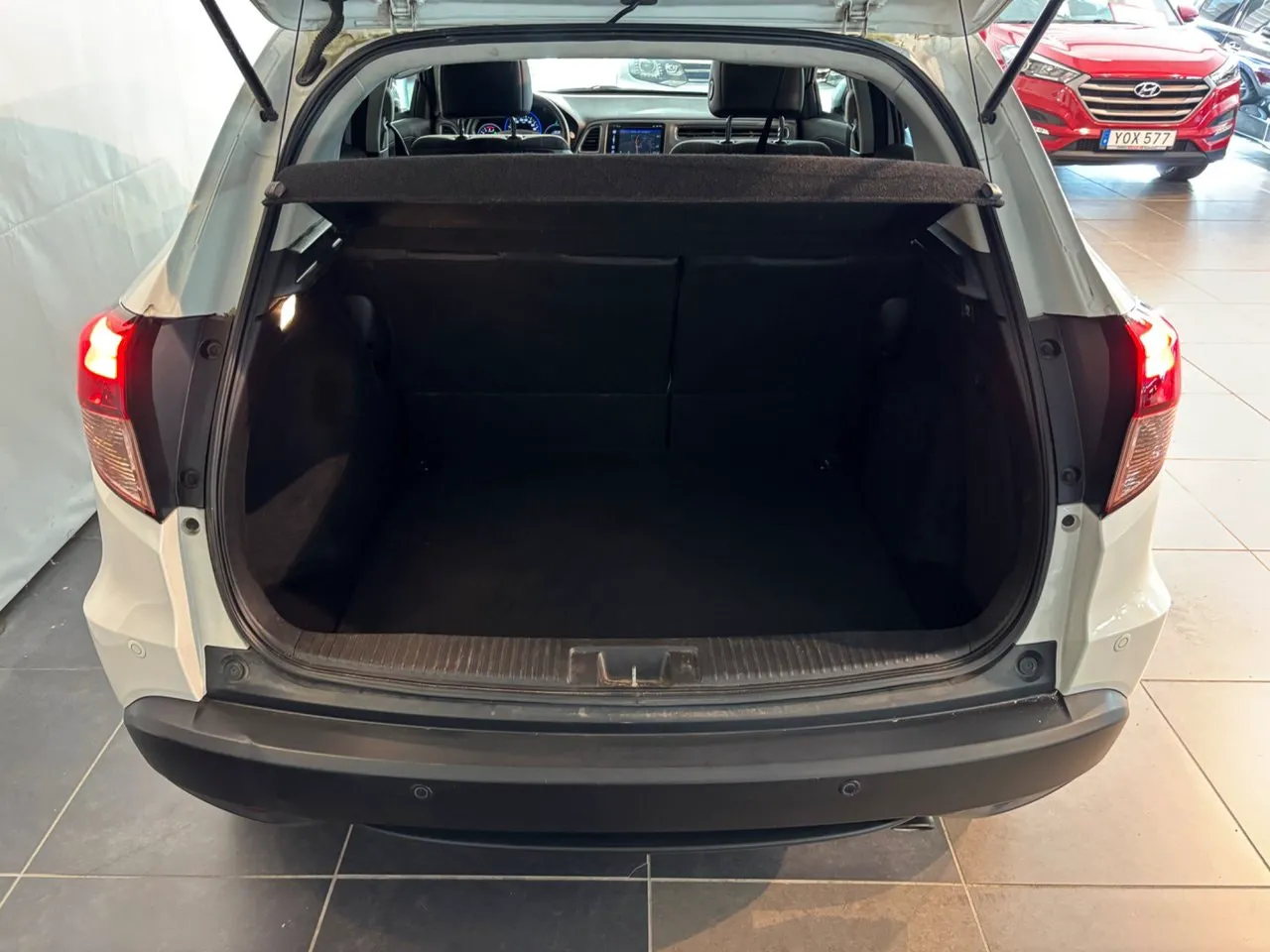 Vehicle image 13