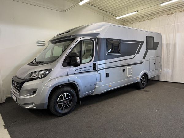 Adria Compact SUPREME SC *QUEENBÄDD* 450 mil - 2024