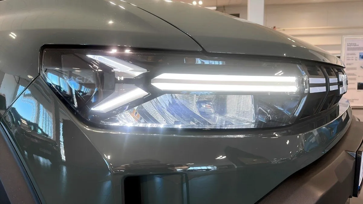 Vehicle image 30