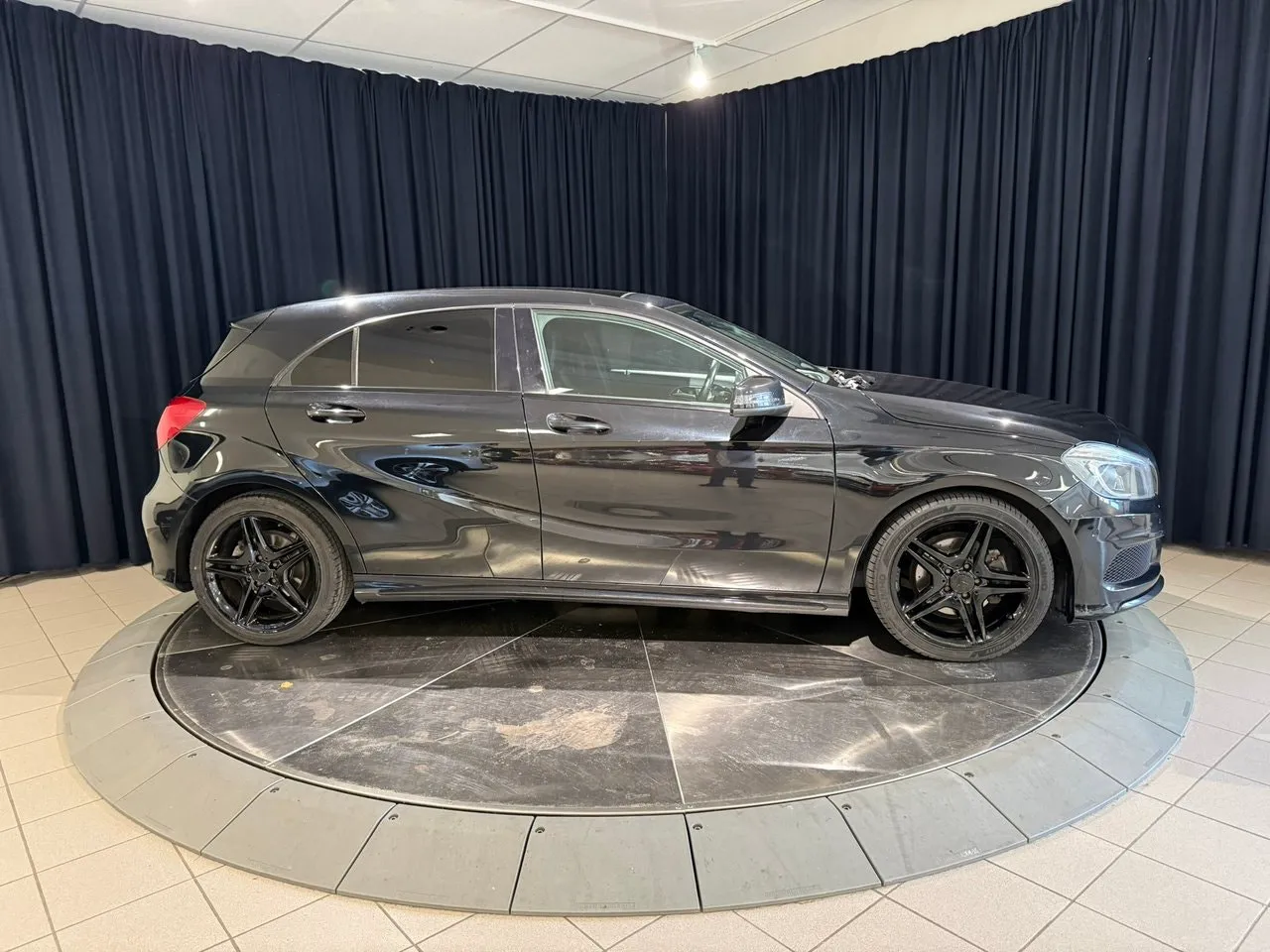 Vehicle image 6