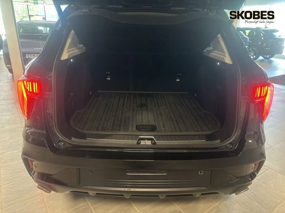 Vehicle image 14