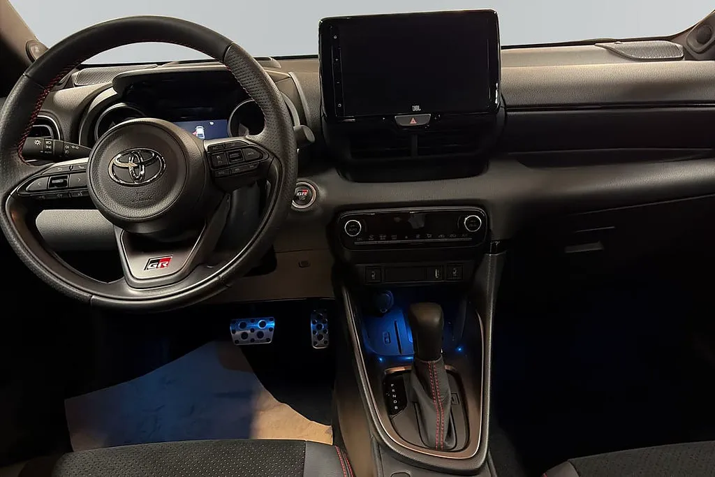 Vehicle image 7