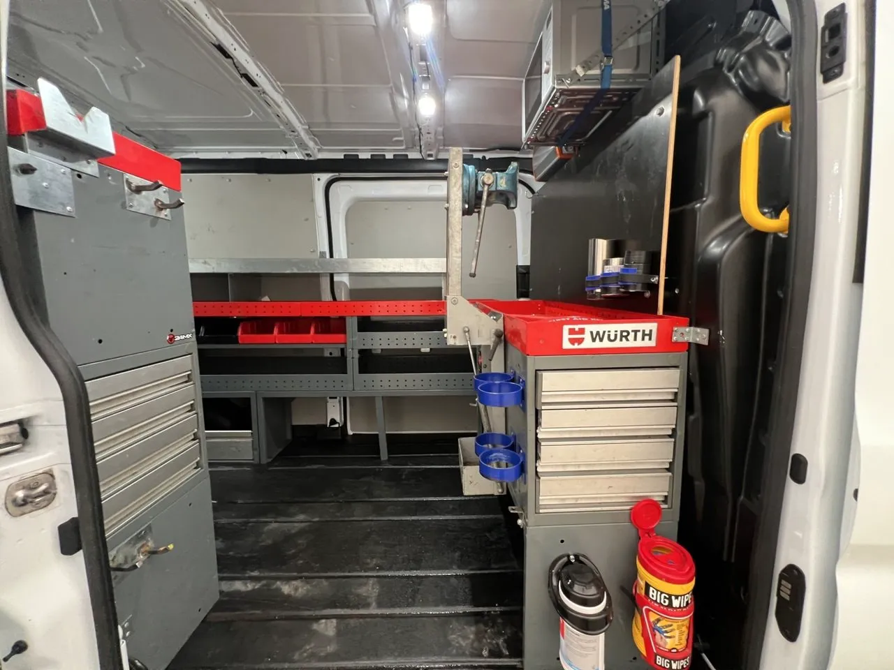 Vehicle image 14