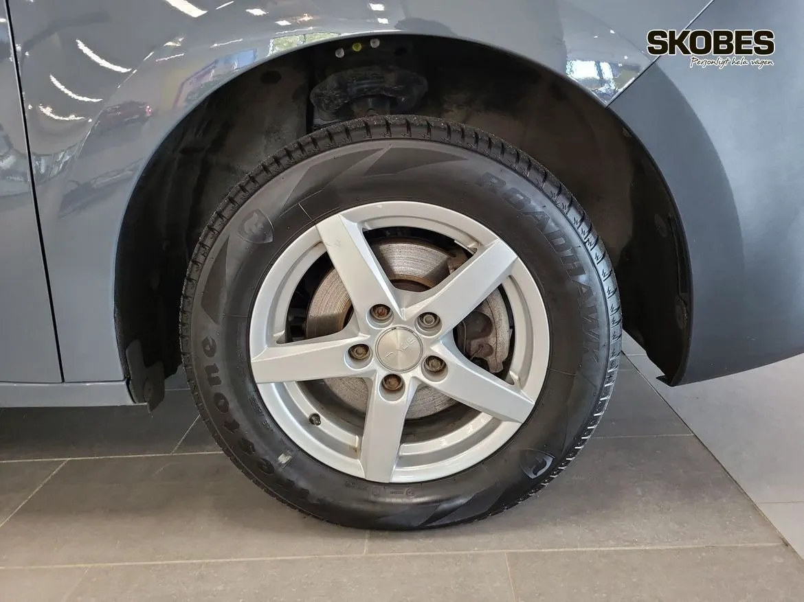 Vehicle image 15