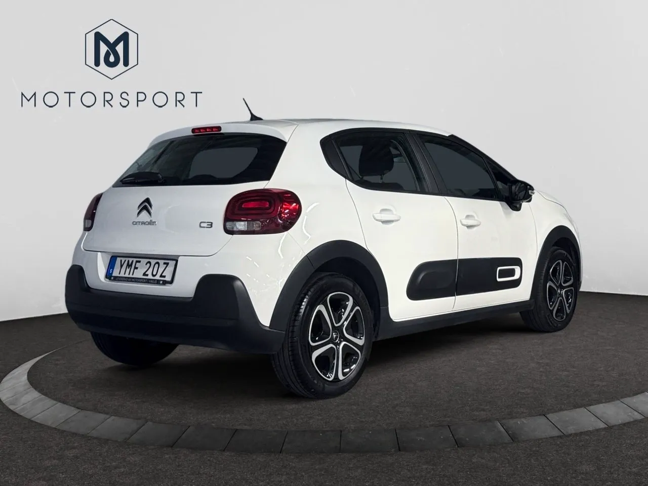 Vehicle image 5