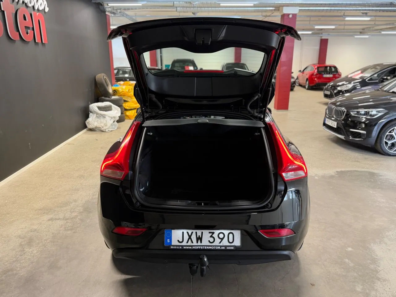 Vehicle image 4