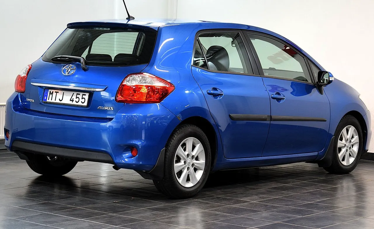 Vehicle image 5
