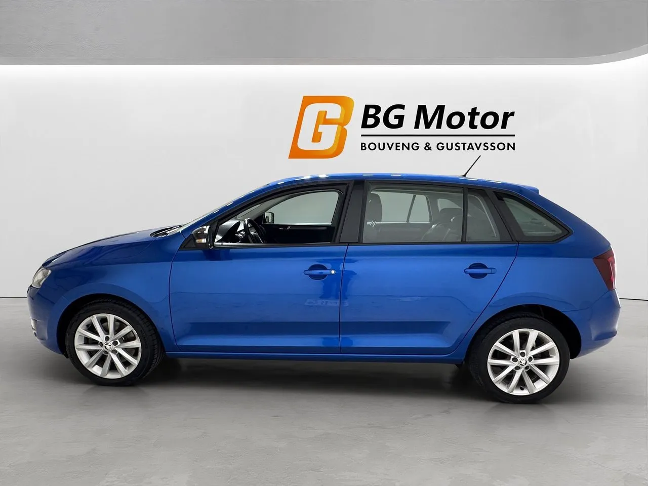 Vehicle image 6