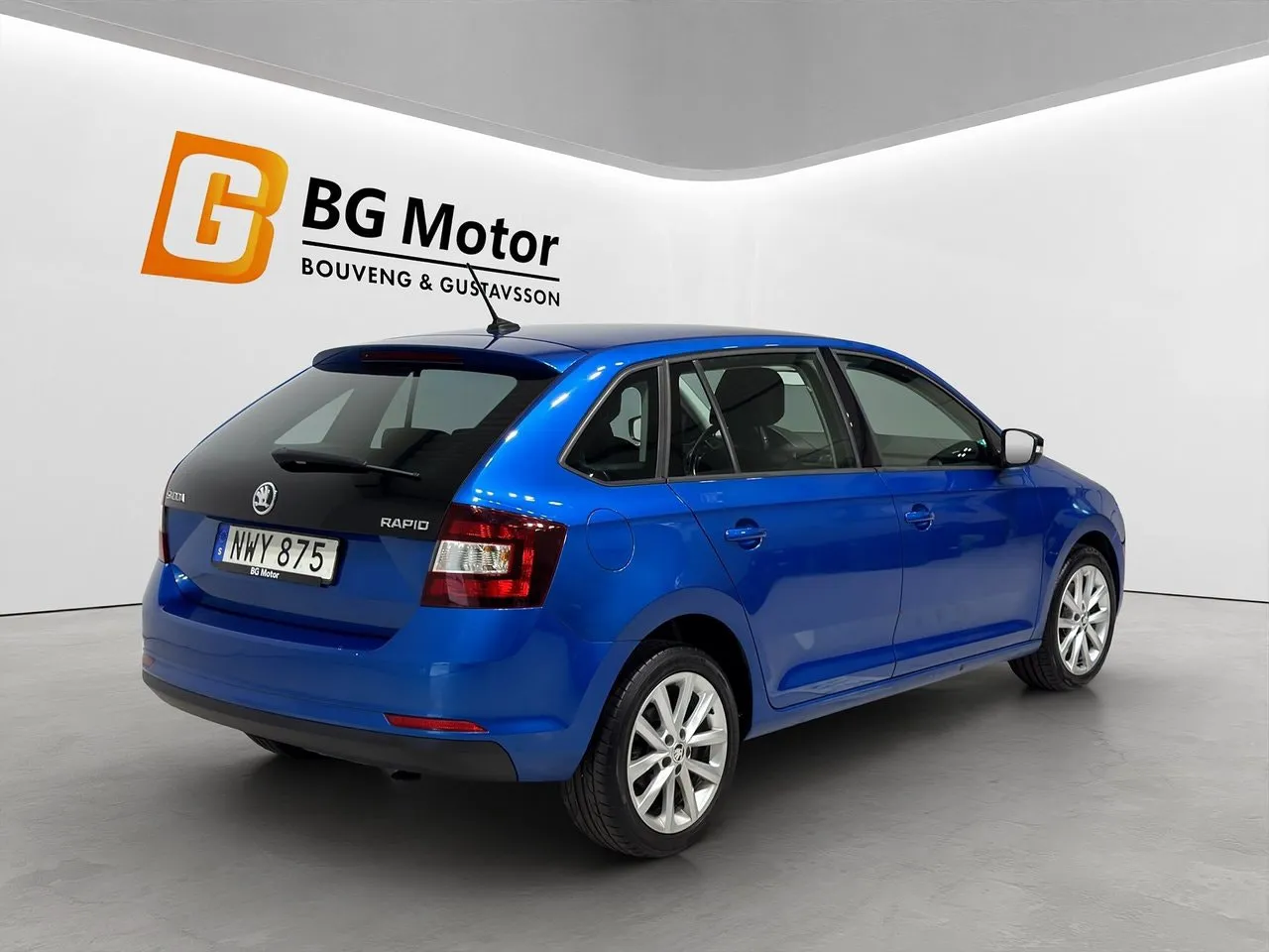 Vehicle image 3