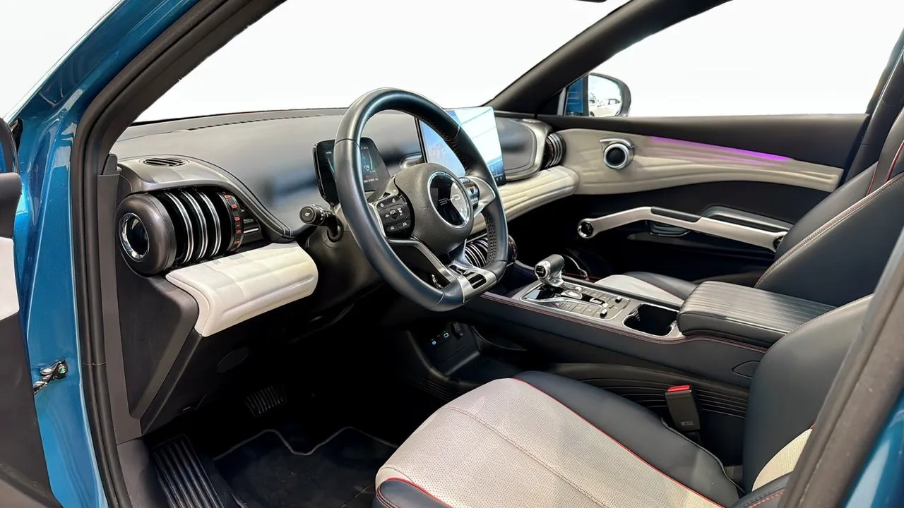 Vehicle image 10