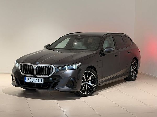 BMW 530 e xDrive Touring xDrive, Driving Plus, Parking Plus, Harman Kardon, 20" - 2026